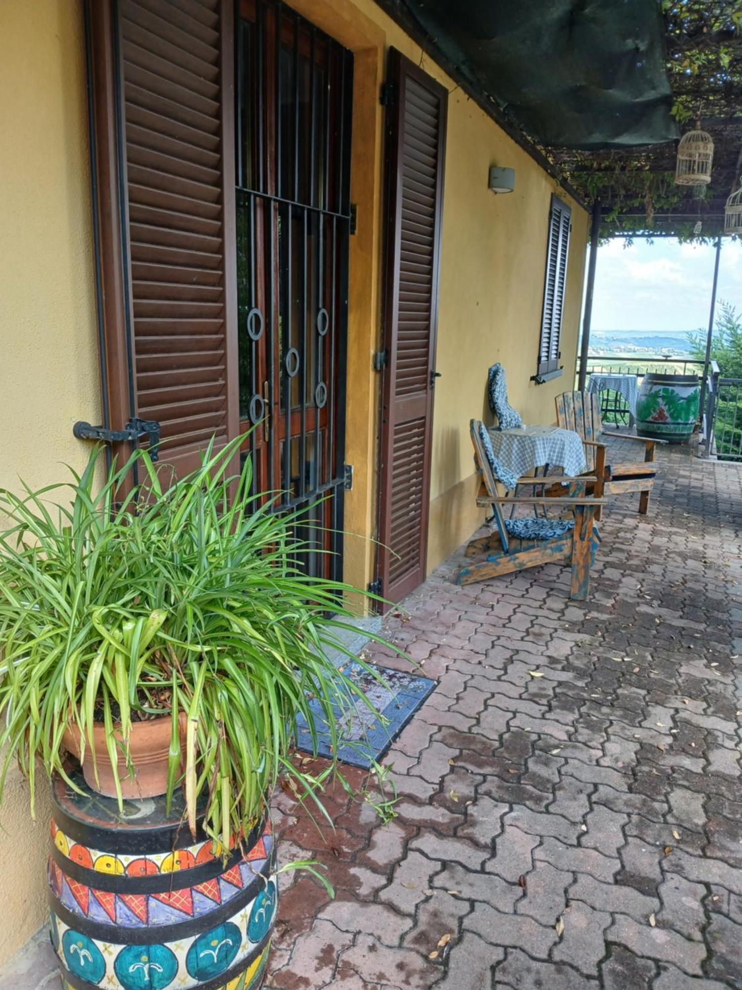 Casa Vacanza Il Colle Del Vento Calosso Exterior foto